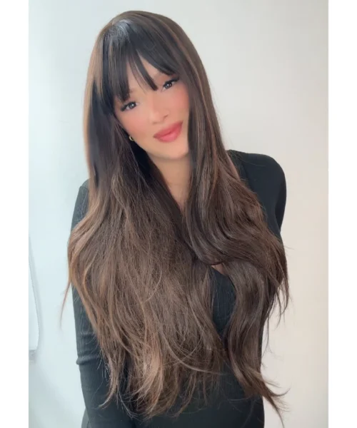 Peluca lisa con puntas onduladas y capul recto – base castaño oscuro con mechas doradas -1 Peluca clásica seminatural